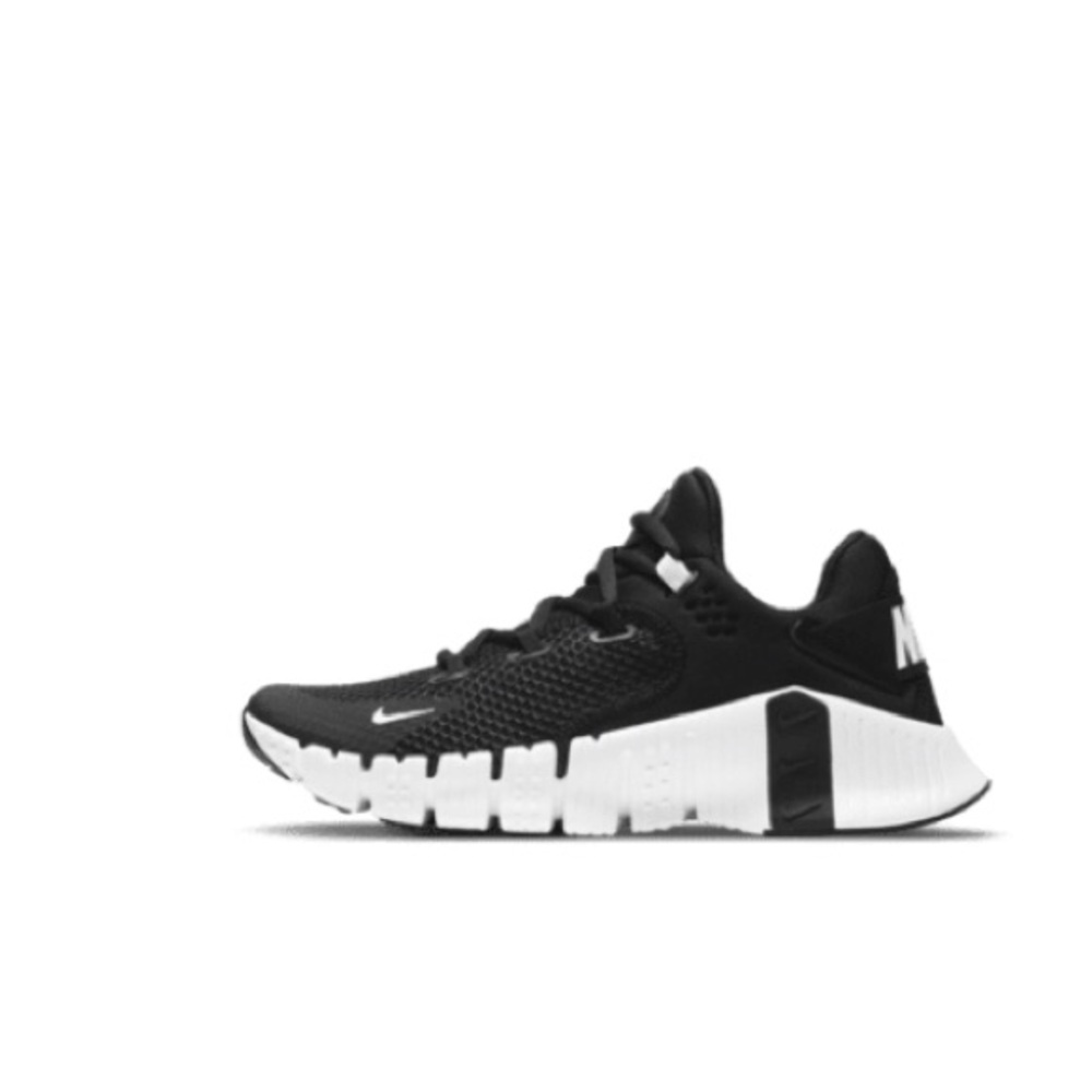 Black and White Metcon 4